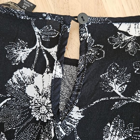 Floral Black and White Women's Dress - Picture 6 of 7